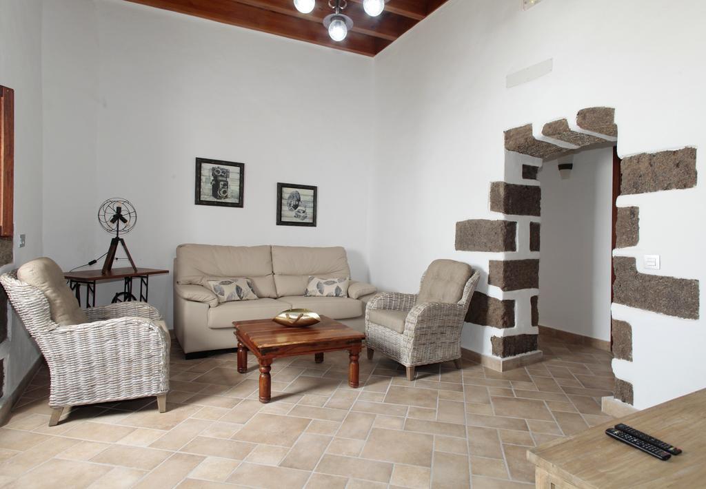 Caserio Leandro I Tias Exterior photo
